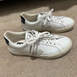 Veja Sneakers Size 5
